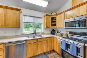 Palmer Escape with Mtn Views Fishing and Hiking!