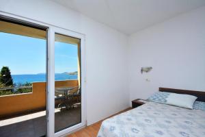 Apartments by the sea Stobrec, Split - 24508