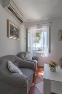 Seaside family friendly house with a swimming pool Dingac - Borak, Peljesac - 24604