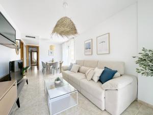 CALA BLANCA CON BONITAS VISTAS PISCINA y PORTAVENTURA