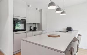 4 Bedroom Nice Apartment In Tossens