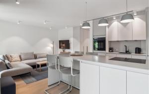 2 Bedroom Lovely Apartment In Tossens