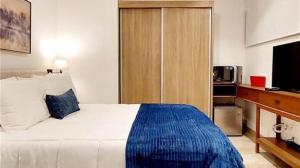 Serenada Boutique Room Near 5th Ave