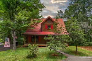 Rustic Cabin in Woods with Hot Tub & Games