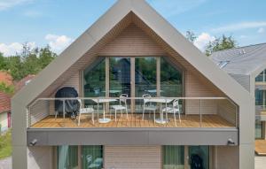 5 Bedroom Lovely Apartment In Tossens