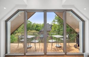 5 Bedroom Lovely Apartment In Tossens