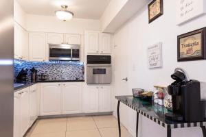 Beachfront 2 BR Apartment full Kitchen- Sian