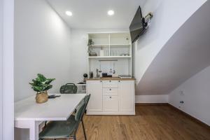 Simple and Quiet Stay Near Retiro- Ideal for Couples - Объекты без категории в городе Мадрид