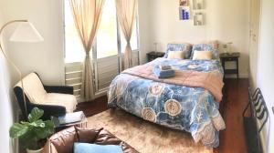 BEACH Boho 70s Entire Home WALK Cafe & Beach