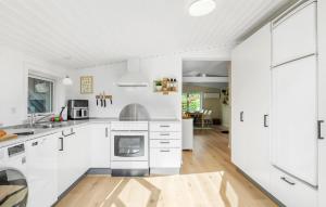 Cozy Home In Hadsund With Wifi