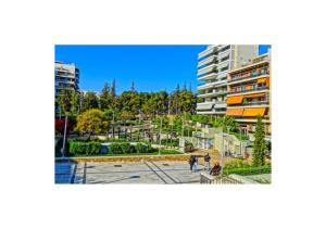 Spacious 2-Bedroom City Center Apartment with Free Easy Parking