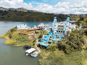 Hotel y Termales Castillo Del Lago Guatape