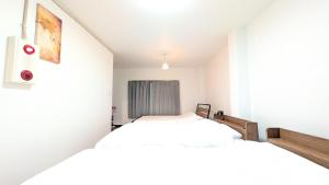 2min walk from the station Convenient for sightseeing in Tokyo Direct access to Shinjuku and Akihabara! Use of the Toei Shinjuku Line, 3-story house for rent