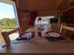 Maisons de vacances Kota rouge climatise, sejour nature pour deux pres de la Saone - FR-1-583-394 : photos des chambres