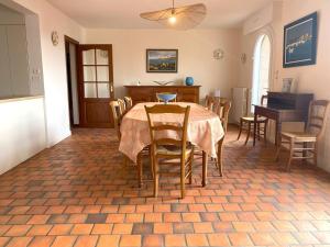Maisons de vacances Grande maison familiale 11 pers. WIFI, proche port Perros-Guirec - FR-1-368-463 : photos des chambres