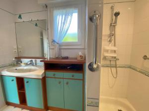 Maisons de vacances Grande maison familiale 11 pers. WIFI, proche port Perros-Guirec - FR-1-368-463 : photos des chambres