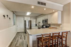 6th Floor Oceanfront condo easy beach access via boardwalk & exclusive fishing pier