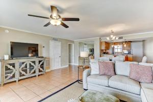 6th Floor Updated and beautiful Oceanfront condo with balcony fishing pier
