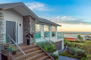 Sea View Paradise with Hot Tub