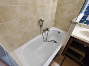 Appartement T2 avec terrasse et parking à deux pas de la mer aux Issambres - FR-1-768-122