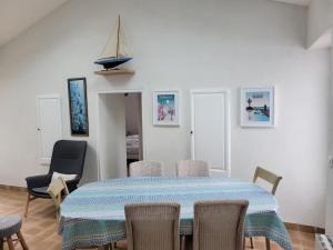 Maisons de vacances Maison proche plage, animaux admis, 8 pers a La Gueriniere - FR-1-823-142 : photos des chambres
