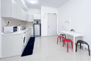 ICity Luxury Condo, 2bedroom - Free Parking