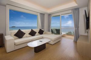 Chic Design & Full Seaview 2BR Karon Condo 16C, near Beach