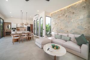 Larente 2 - Modern Chic 2BR, Close to Bingin Beach