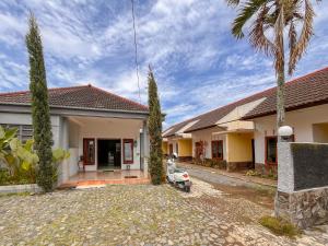 RedDoorz at Penginapan Garuda Batu