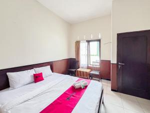 RedDoorz at Penginapan Garuda Batu