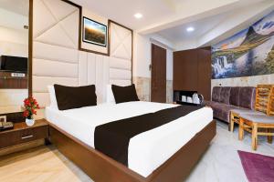 Collection O Kalyan East