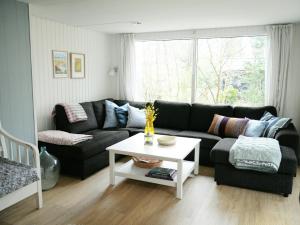 Summer House With Cozy Garden Near The Beach