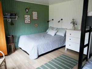 Summer House With Cozy Garden Near The Beach