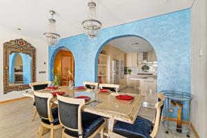 VayK - Stunning 2BR with Sea View & Beach Access