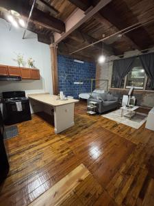 Stylish Loft Near Downtown Detroit - 3hvězdičkové hotely ve městě Detroit