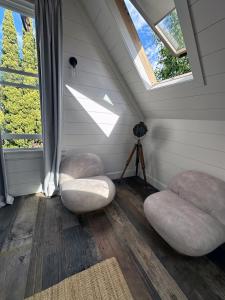 A Majestic Victorian Private Rear Access Quarters