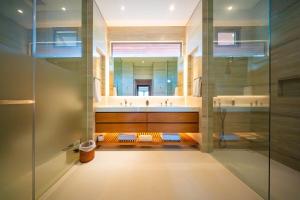 4BR Lakeshore Pool Villa in Laguna Bangtao