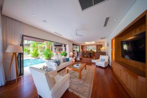 4BR Lakeshore Pool Villa in Laguna Bangtao