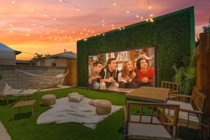La Tierra House 15 Min to Beach Movie Lounge