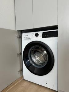 Новий комплекс з басейном та видом на Дніпро