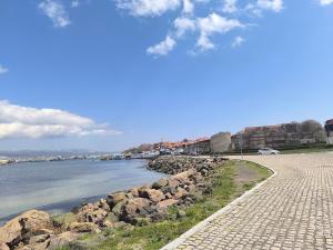 Golden Hermes, Studio z basenem