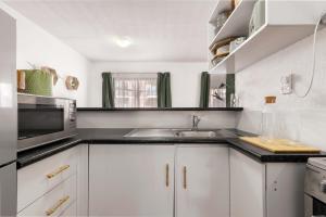 West End City 2BR Stay near UniSA