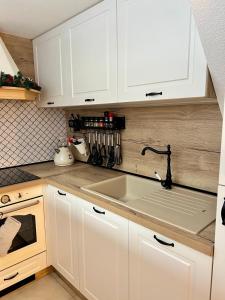 Chata pod zeleným stromom