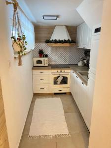 Chata pod zeleným stromom