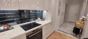 Cozy Apartment with Balcony 20 minutes from Warsaw by Noclegi Renters