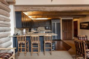 Pine Inn At Trails End Lodge - Two Bedroom Residence With Spa #8