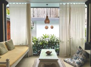 Tropical Pool Villa Canggu - Ololoca Berawa