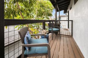 Modern 1 BR Beach Waves and Sunshine