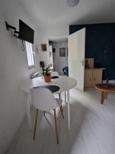 Maisons de vacances Charmante maisonnette : photos des chambres