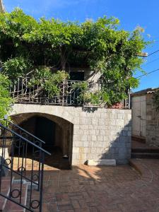 Authentic stone house Radovici